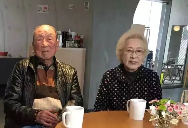 左为出征1948年奥运会的吴成章老师，右为秦怡先生（图片来源：上海体育微信公众号）