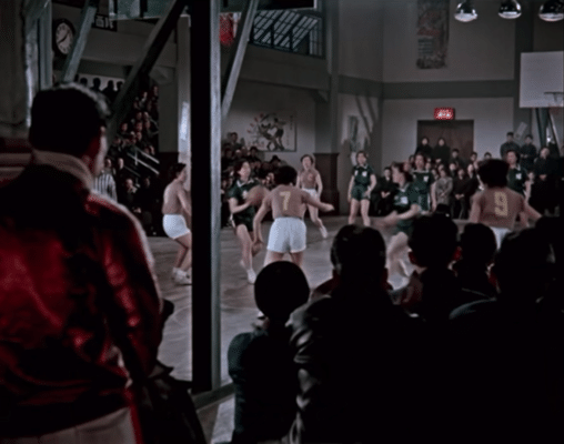 《女篮5号》秦怡先生饰演的林洁打球片段。