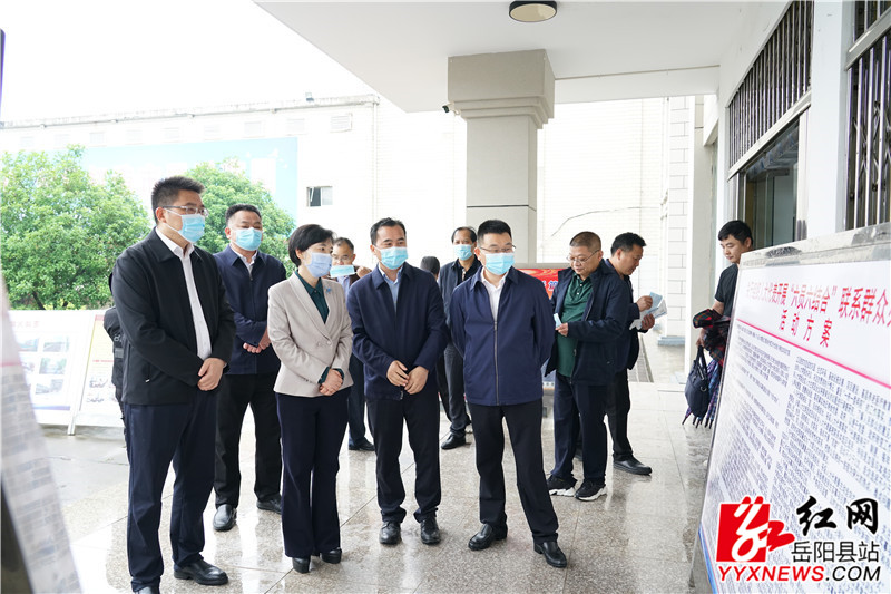听取新开镇“六员六结合”等特色亮点工作情况汇报_副本.jpg