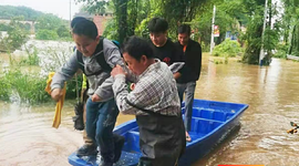 道縣：5名村民洪水中安全運送學生