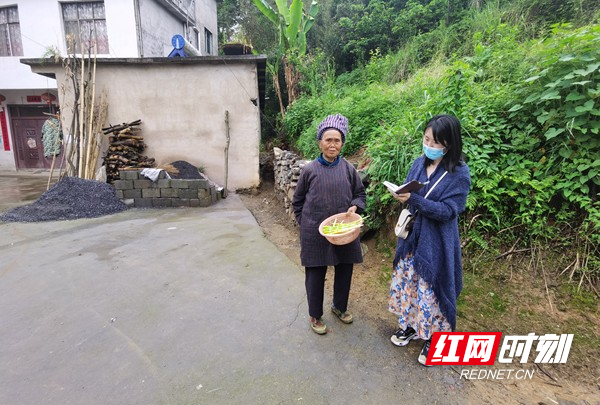 向群众宣传民族政策.jpg