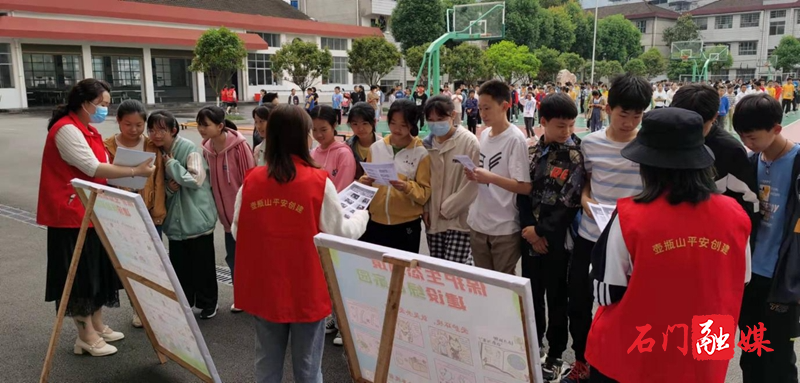 壶瓶山镇：“小手拉大手”共筑森林防火墙2.jpg