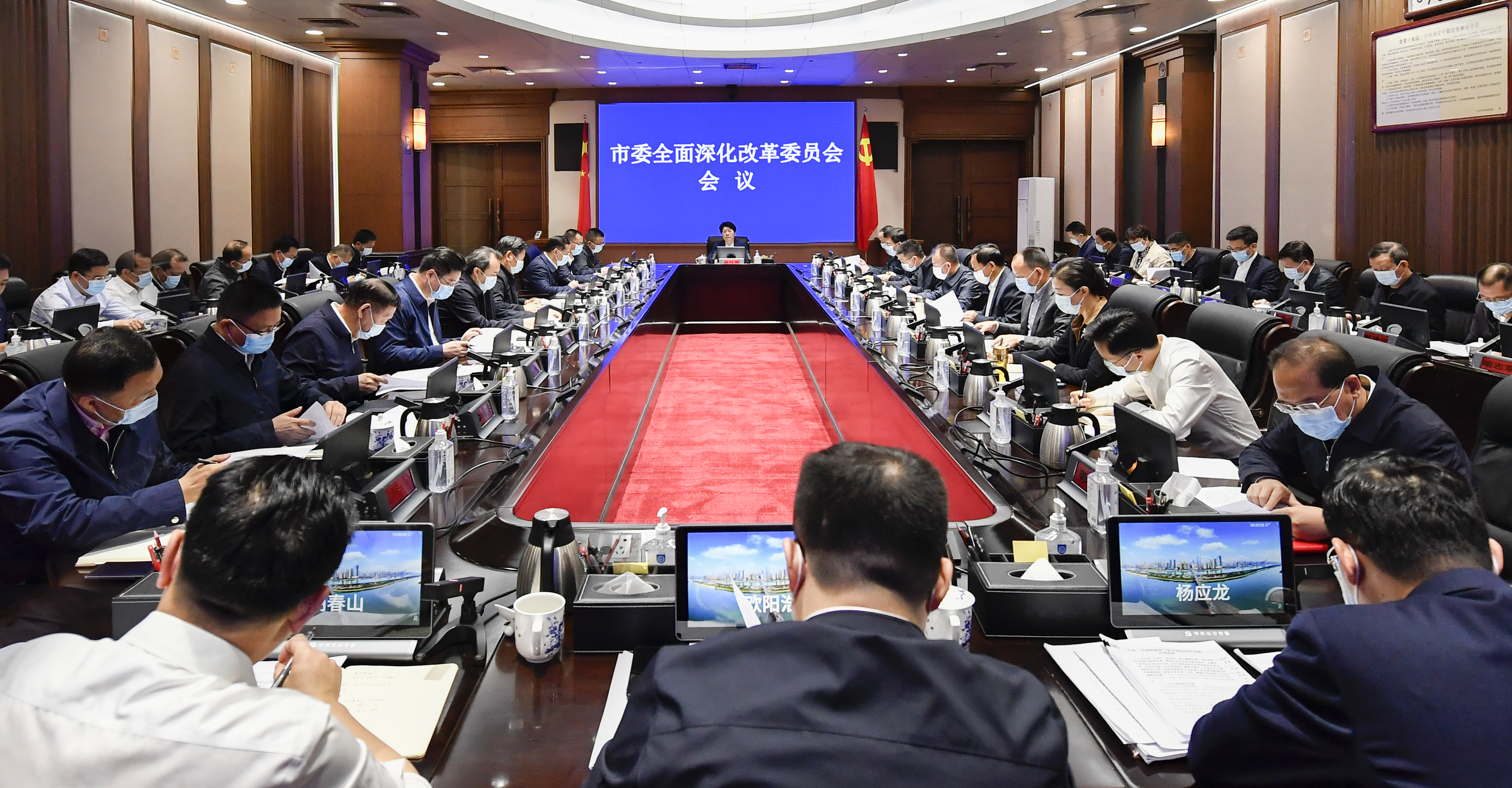 5月16日上午，市委全面深化改革委员会会议召开。省委常委、市委书记、市委全面深化改革委员会主任吴桂英主持会议并讲话。长沙晚报全媒体记者 余劭劼 摄