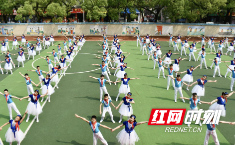 湘乡市中小学课后服务开放日活动在湖铁学校举行