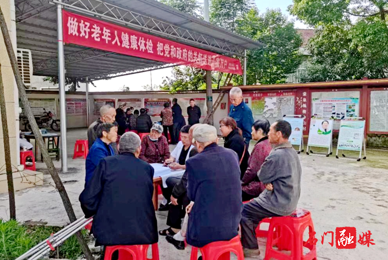 蒙泉镇：送医下乡显真情，为民健康助振兴1.jpg