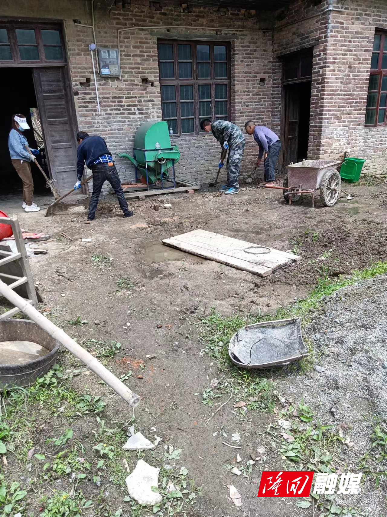 打扫卫生2_20220518092523.jpg 打扫卫生2_20220518092523.jpg