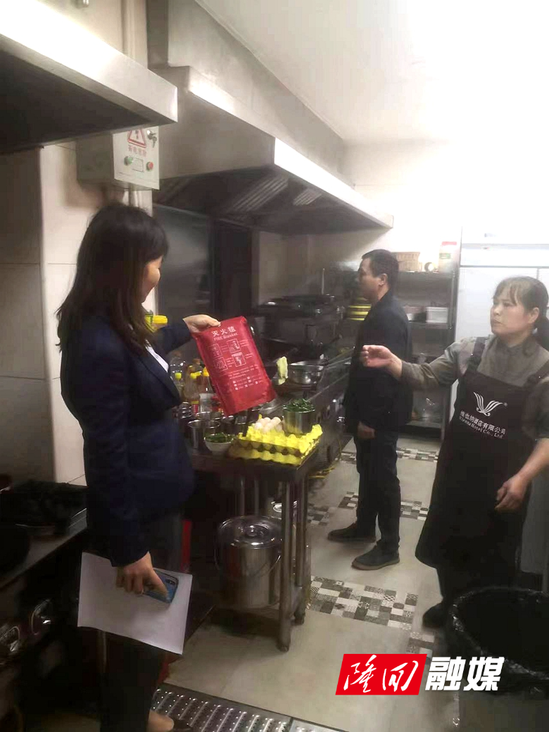 隆回县对商务领域开展安全生产排查行动2_副本.jpg 隆回县对商务领域开展安全生产排查行动2_副本.jpg