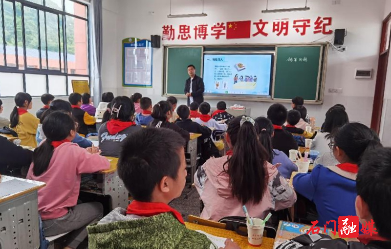 所街乡完小：1+N网络联校，送教下乡共成长2.jpg