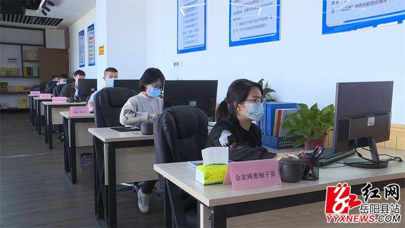 促进会为创客提供办公环境_副本.jpg