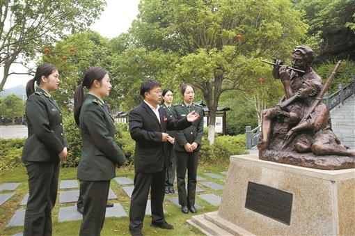 湖南日报要闻版︱把红色基因传承好——记敬业奉献“湖南好人”郑湘