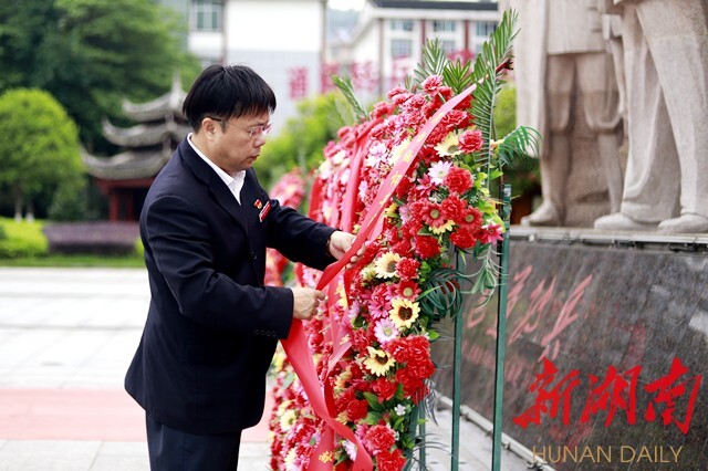 湖南日报要闻版︱把红色基因传承好——记敬业奉献“湖南好人”郑湘