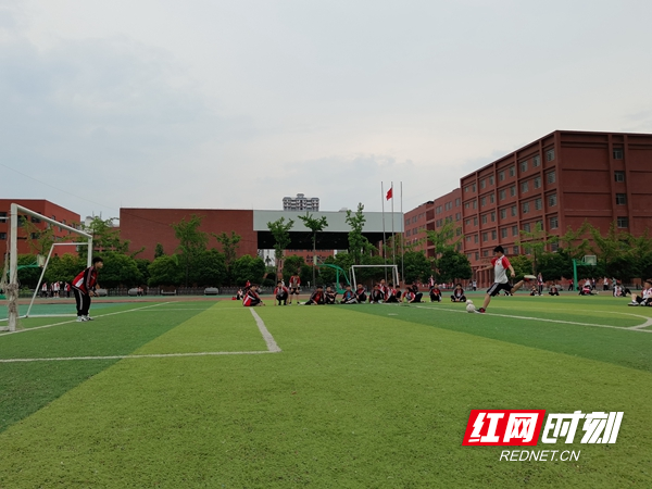 足球社团活动场景.jpg