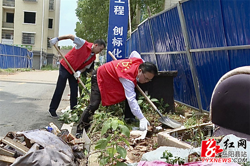 住建局党组领导清洁卫生_副本.jpg