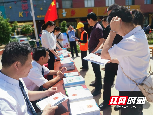 湘阴县司法局开展农村法治宣传月集中法治宣传活动