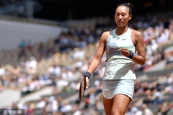 郑钦文的发挥依旧稳定而强势。