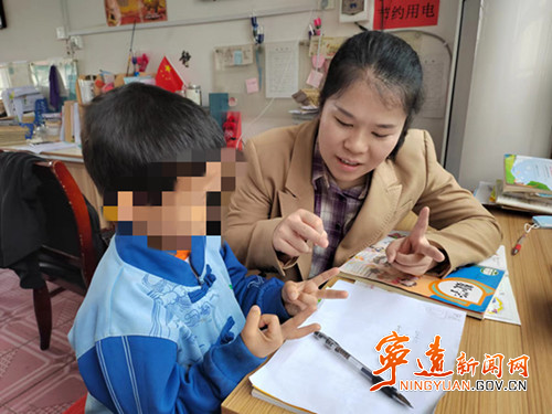 宁远：“随班就读”让残疾学生享受公平优质的融合教育1_副500.jpg