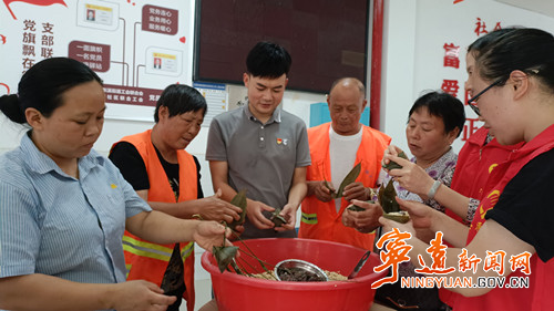 宁远：党群连心   “粽”享温情_副本500.jpg