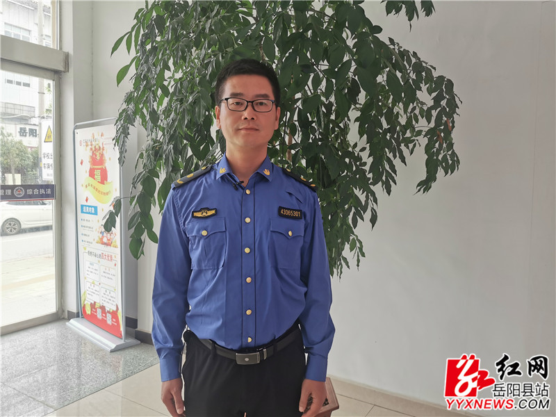 王煌 县城市管理环境执法大队大队长.jpg