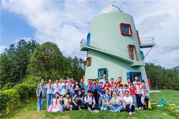 拼多多“为你读书”公益行动走进湖南乡村天文台 央视主持人与孩子们“一起看星星”