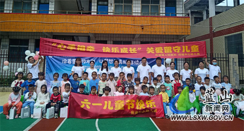 所城镇:“六一”心手相牵 关爱留守儿童2.jpg 所城镇:“六一”心手相牵 关爱留守儿童2.jpg