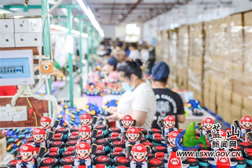 （组图新闻）蓝山：儿童玩具俏销海外2.jpg