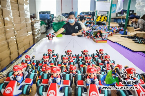（组图新闻）蓝山：儿童玩具俏销海外6.jpg