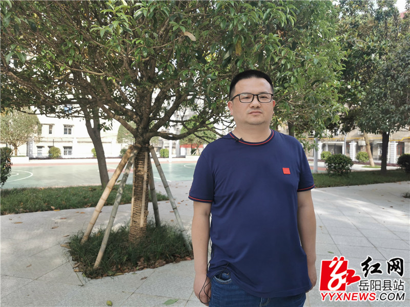 县住建局副局长 喻红.jpg 县住建局副局长 喻红.jpg