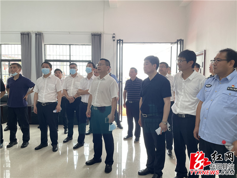 陈阁辉一行参观岳阳市洞庭湖水上联合执法基地.jpg 陈阁辉一行参观岳阳市洞庭湖水上联合执法基地.jpg