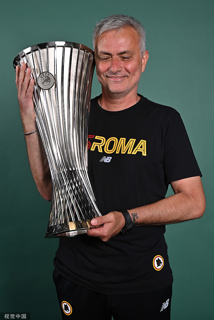 穆里尼奥带领罗马拿下欧会杯冠军。