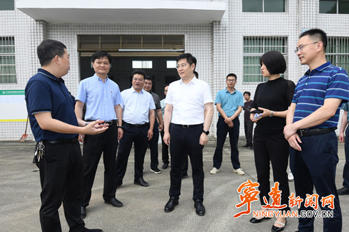 胡勇刚深入乡镇调研烟叶生产工作2_副本500.jpg