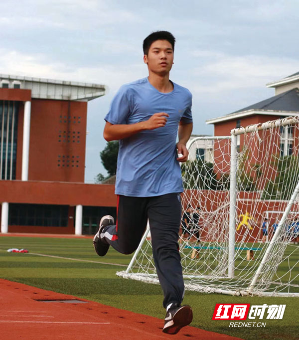 400米用时48秒25，浏阳一名体育生提前“跑”进重点大学