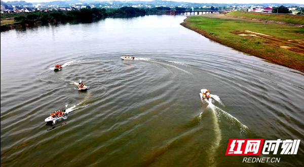 水上编队行进.png 水上编队行进.png