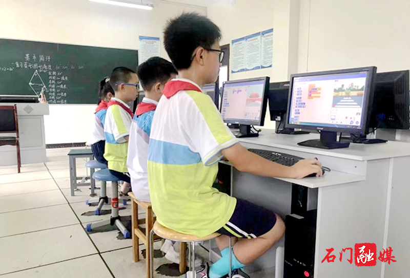 石门四完小：“双减”旗下，信息素养逐见成效2.jpg