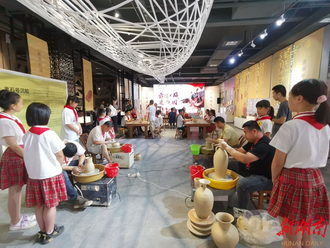 长沙市望城区举行“劳模工匠进校园”活动