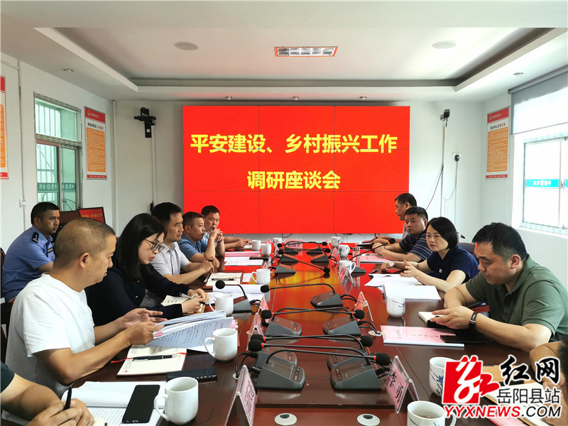 座谈会现场 (1).jpg