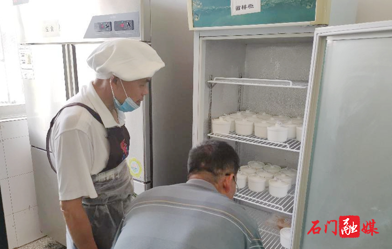 易家渡镇：保障食品安全，助力中考加油1.jpg
