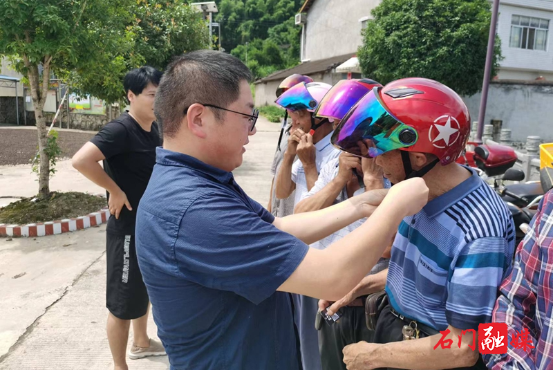 抓好“头”等大事，助推“一盔一带”生根发芽2.jpg