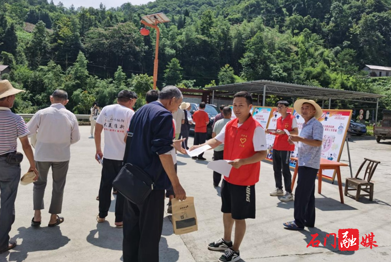 维新镇：开展防范非法集资宣传，切实守好群众的“钱袋子”1.jpg