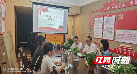 座谈会.jpg