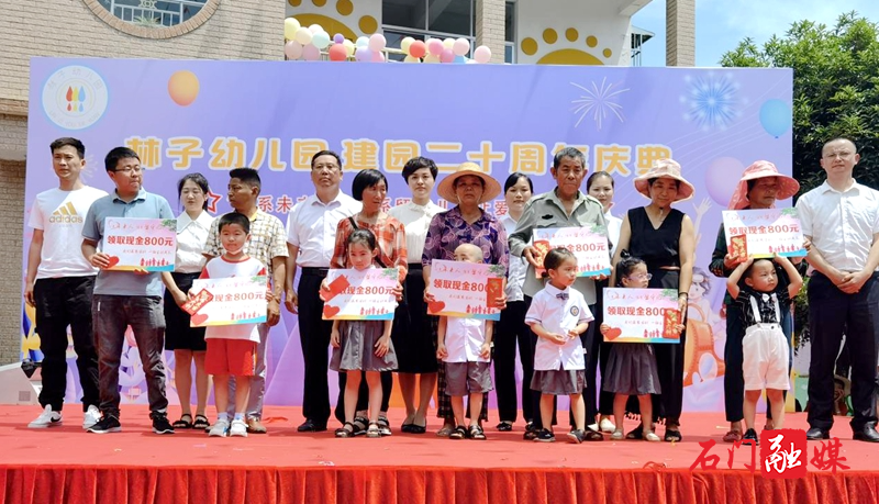 新铺镇：人大代表助力花儿朵朵放飞童心梦1.jpg
