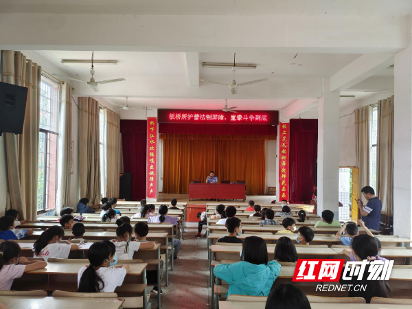 大祥公安:“利剑护蕾”进行时,助创全国文明城市 大祥公安:“利剑护蕾”进行时,助创全国文明城市