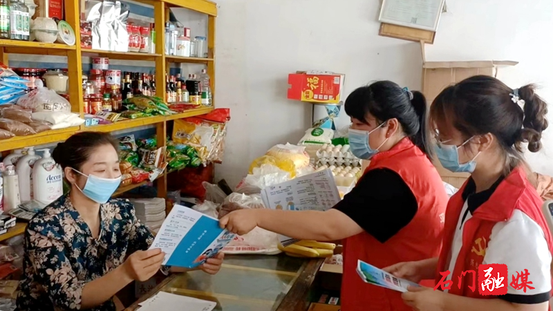 罗坪乡：打造“N”合一宣传咨询一条街 4.jpg