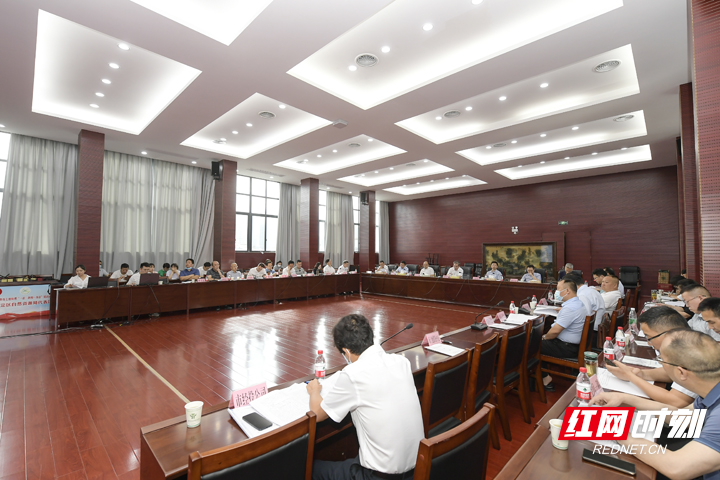 刘革安主持召开张家界市国土空间规划委员会2022年第一次会议