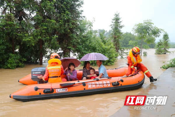 湖南新田：抗洪抢险 紧急救援（组图）