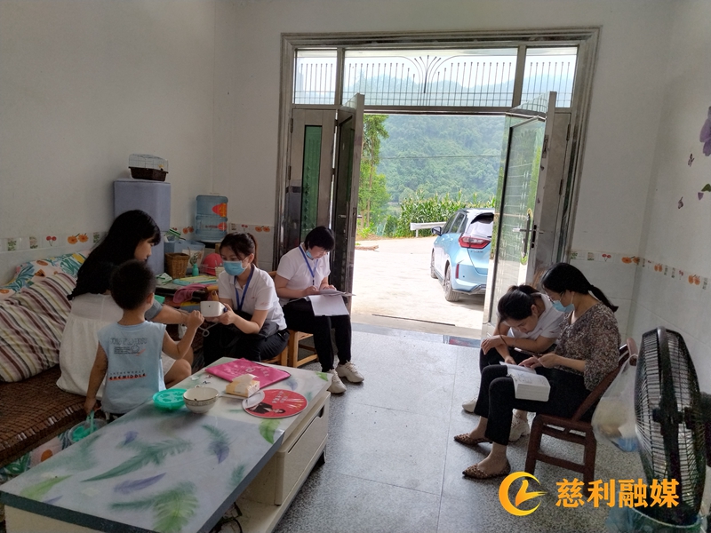 6.21万主任陪妇幼院孕检.jpg