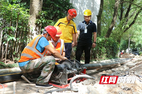 长沙新奥燃气有限公司改造老旧铸铁管网现场。.jpg