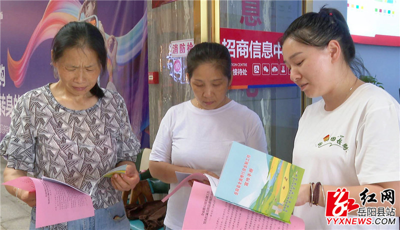 发放宣传册2.jpg