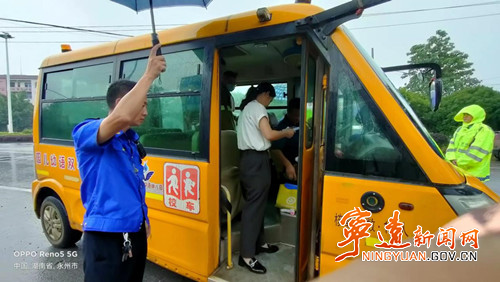 宁远：开展校车安全专项整治  护航学生安全出行_副本500.jpg