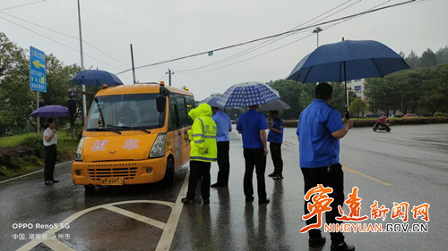宁远：开展校车安全专项整治  护航学生安全出行2_副本500.jpg