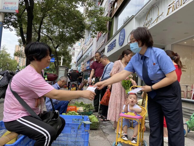 鹤城检察：信访条例送上门 普法宣传零距离